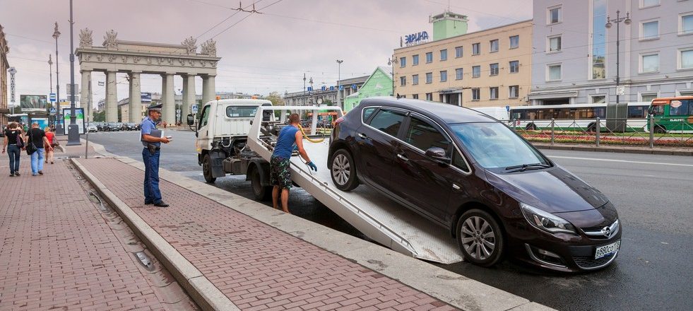 Закон эвакуации авто в СПб